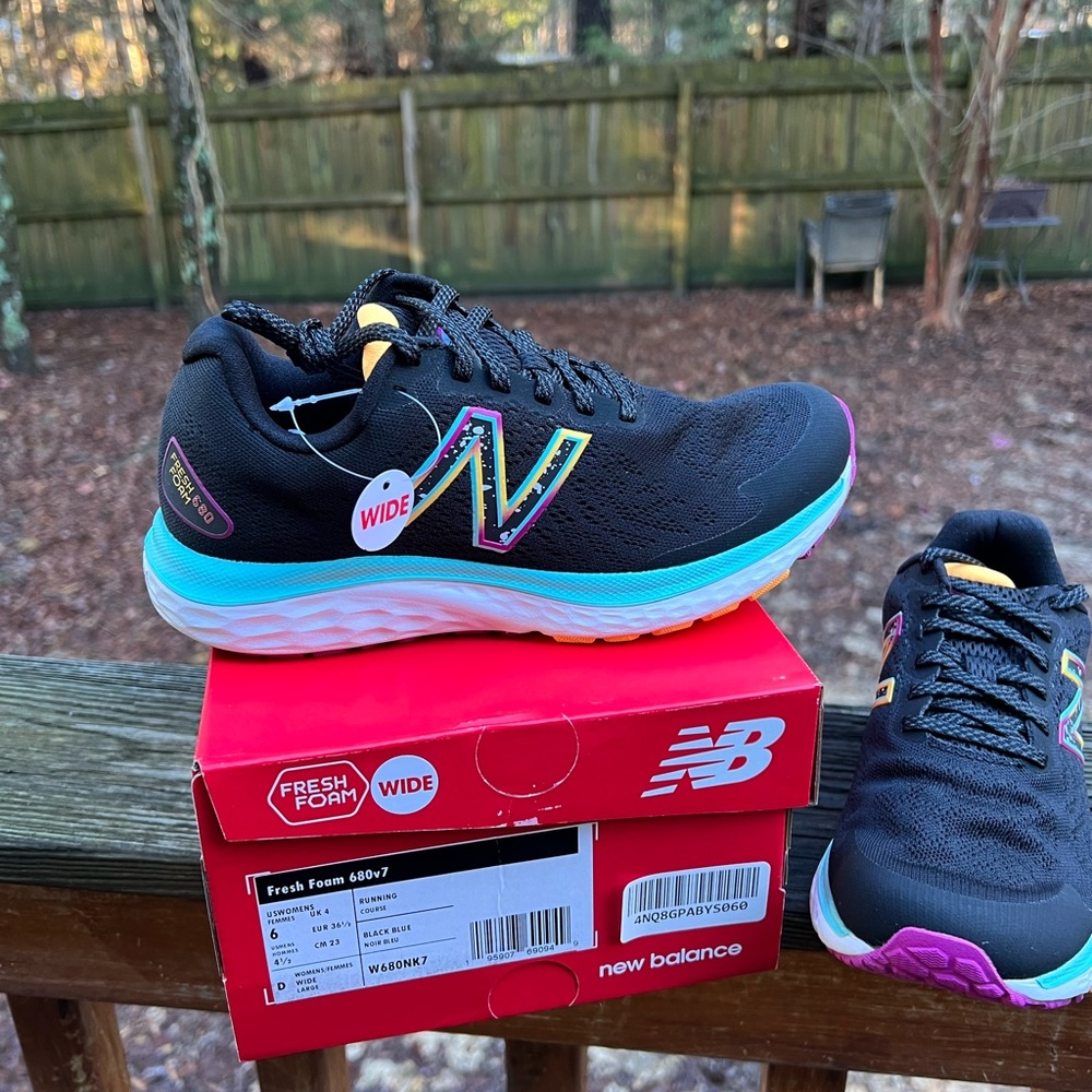 NEW BALANCE Black Blue 680v7 running shoe size 6 Wide Women’s NWT NEW IN BOX